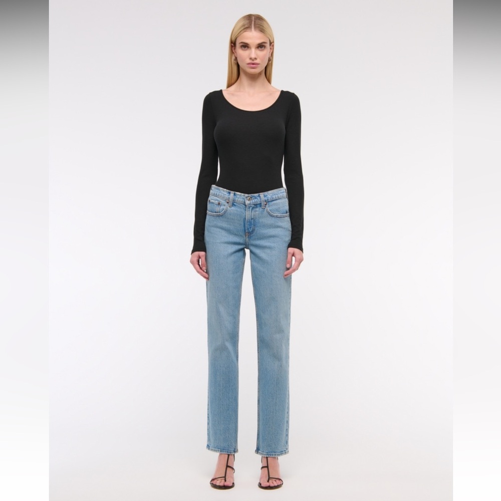 A&F Mid Rise Straight Jeans NEVER WORN